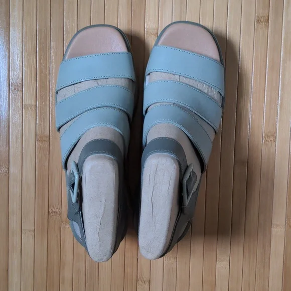 Sorel Joanie III Ankle Strap Sandals, Safari Green Color, NEW, Womens Size 7.5 - Picture 2 of 4